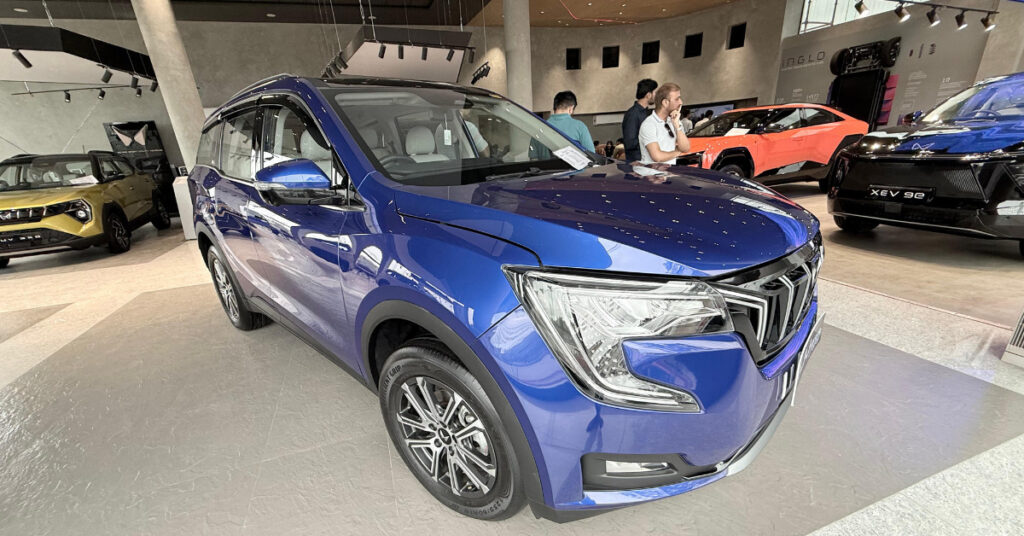 Mahindra XUV 700 View